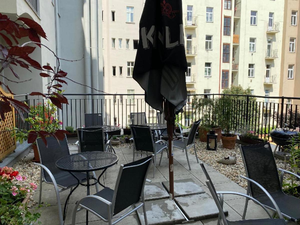 Apartments Cafe No.22 Praga Exterior foto